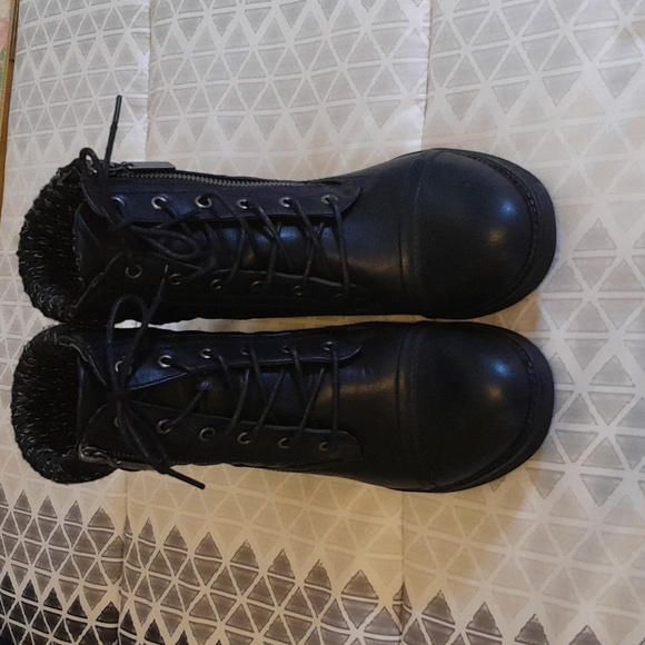 NWT STQ Women's black Quilted Vegan Leather Lace-Up Combat Ankle Booties Size 7. - Picture 2 of 8